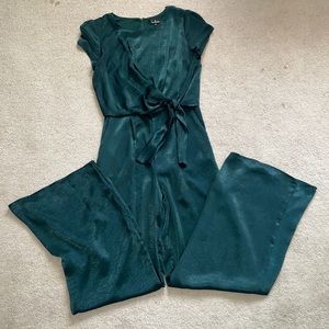lulu’s- GORGEOUS dark green silky jumpsuit
size M